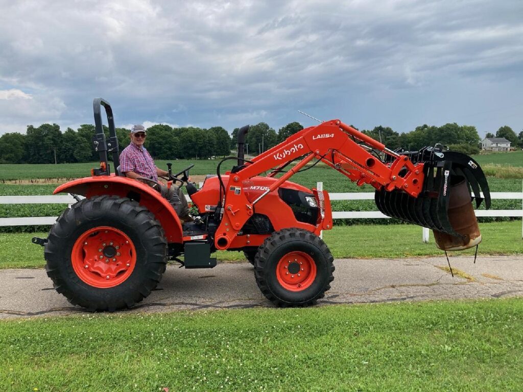 Allis Chalmers Orange vs Kubota Orange