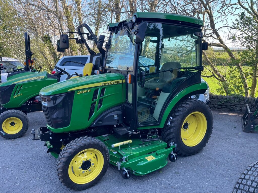 John Deere 2038R