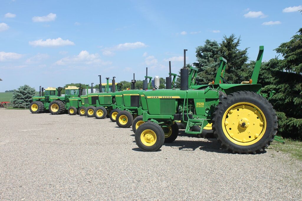 John Deere 2520 vs 3020